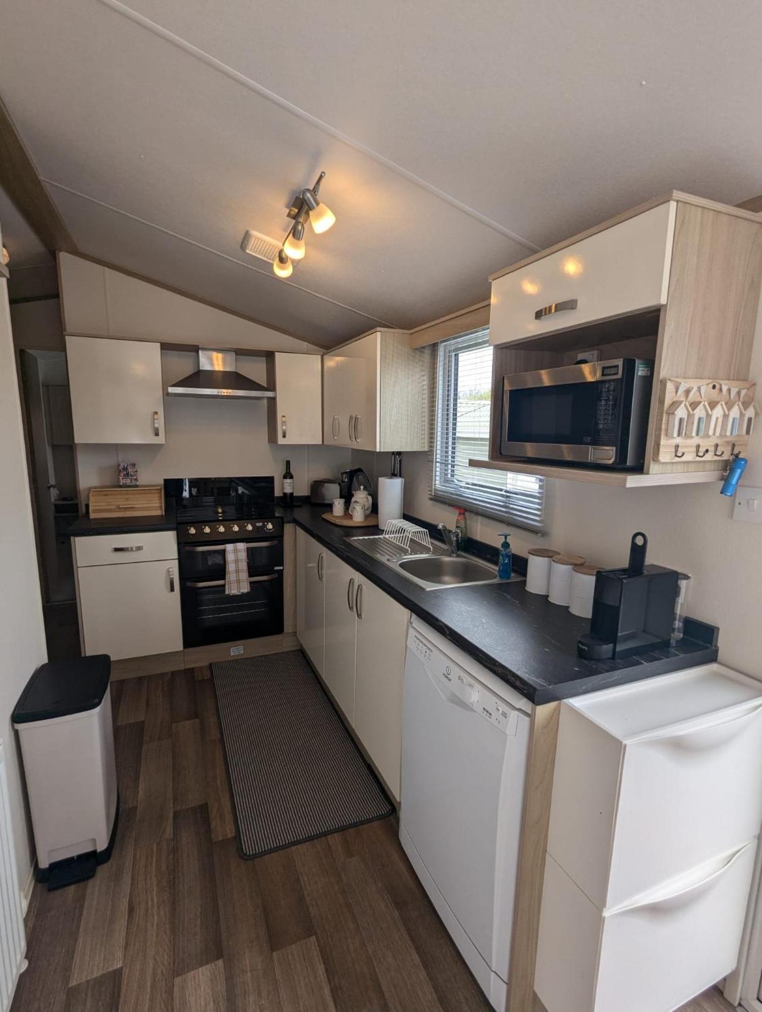 Lovely Bright And Airy Caravan On The 5 Star Shorefield Country Park Entertainment Passes Included Milford on Sea Eksteriør billede