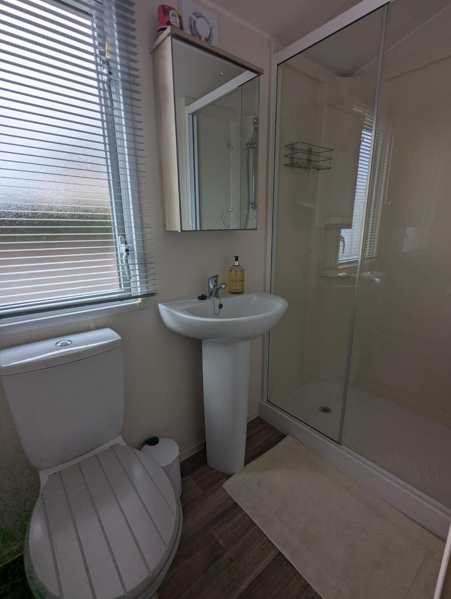 Lovely Bright And Airy Caravan On The 5 Star Shorefield Country Park Entertainment Passes Included Milford on Sea Eksteriør billede