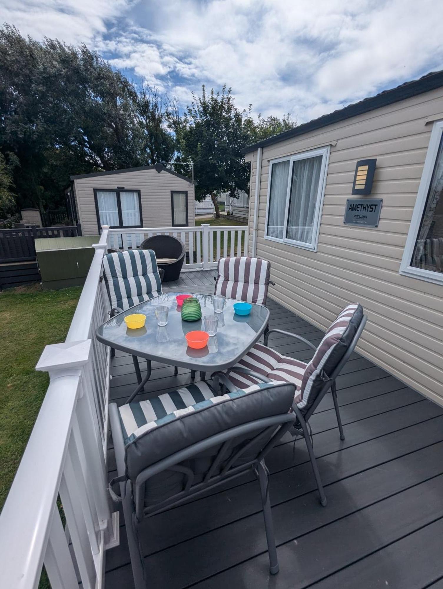 Lovely Bright And Airy Caravan On The 5 Star Shorefield Country Park Entertainment Passes Included Milford on Sea Eksteriør billede
